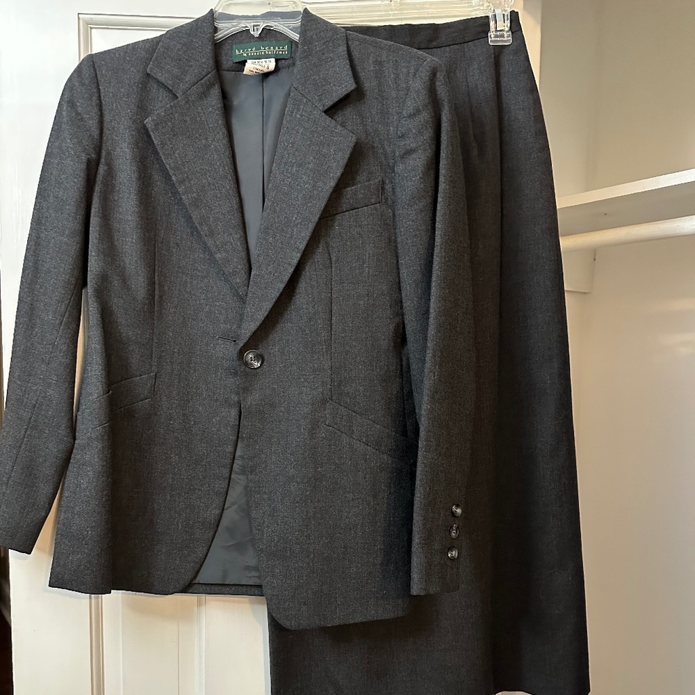Ladies wool skirt suit
